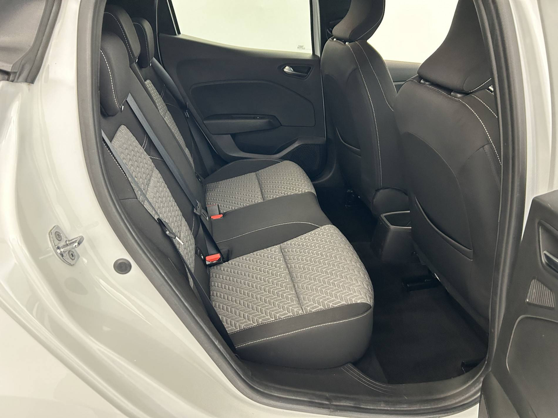 Vente en ligne Renault Clio 5 Clio TCe 90 - 21N au prix de 14 990 €