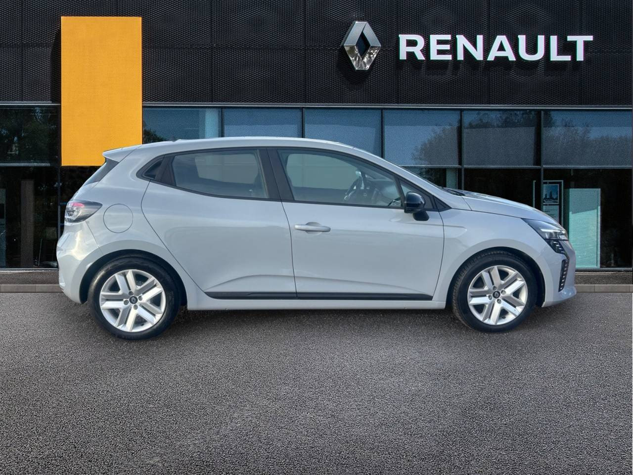 Vente en ligne Renault Clio 5 Clio TCe 90 au prix de 15 990 €