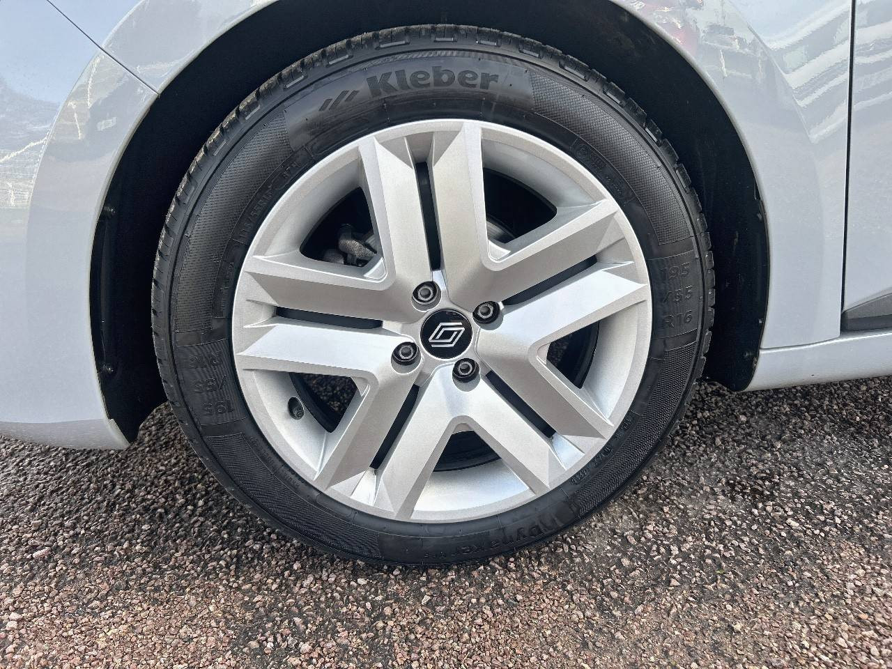 Vente en ligne Renault Clio 5 Clio TCe 90 au prix de 15 990 €