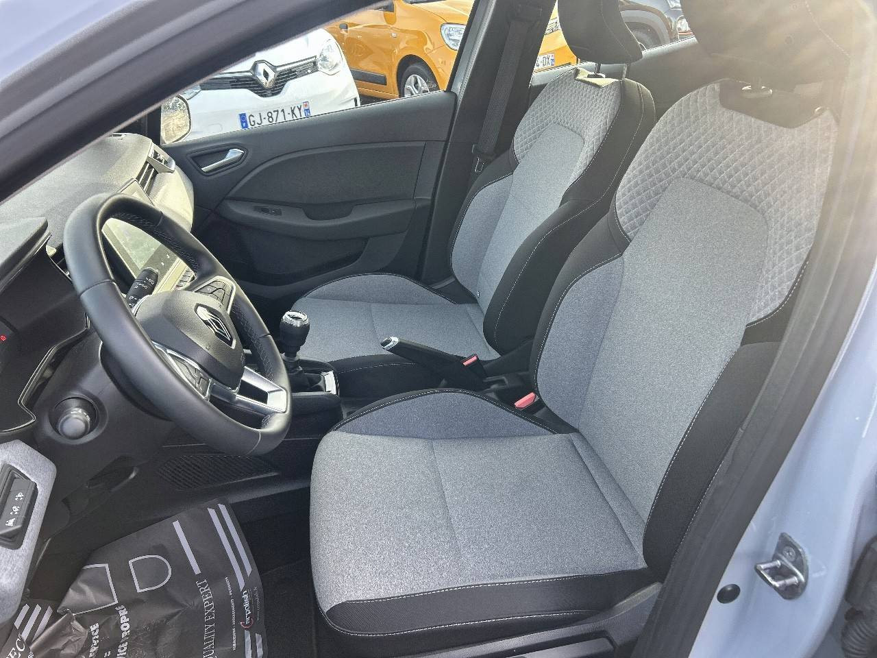 Vente en ligne Renault Clio 5 Clio TCe 90 au prix de 15 990 €