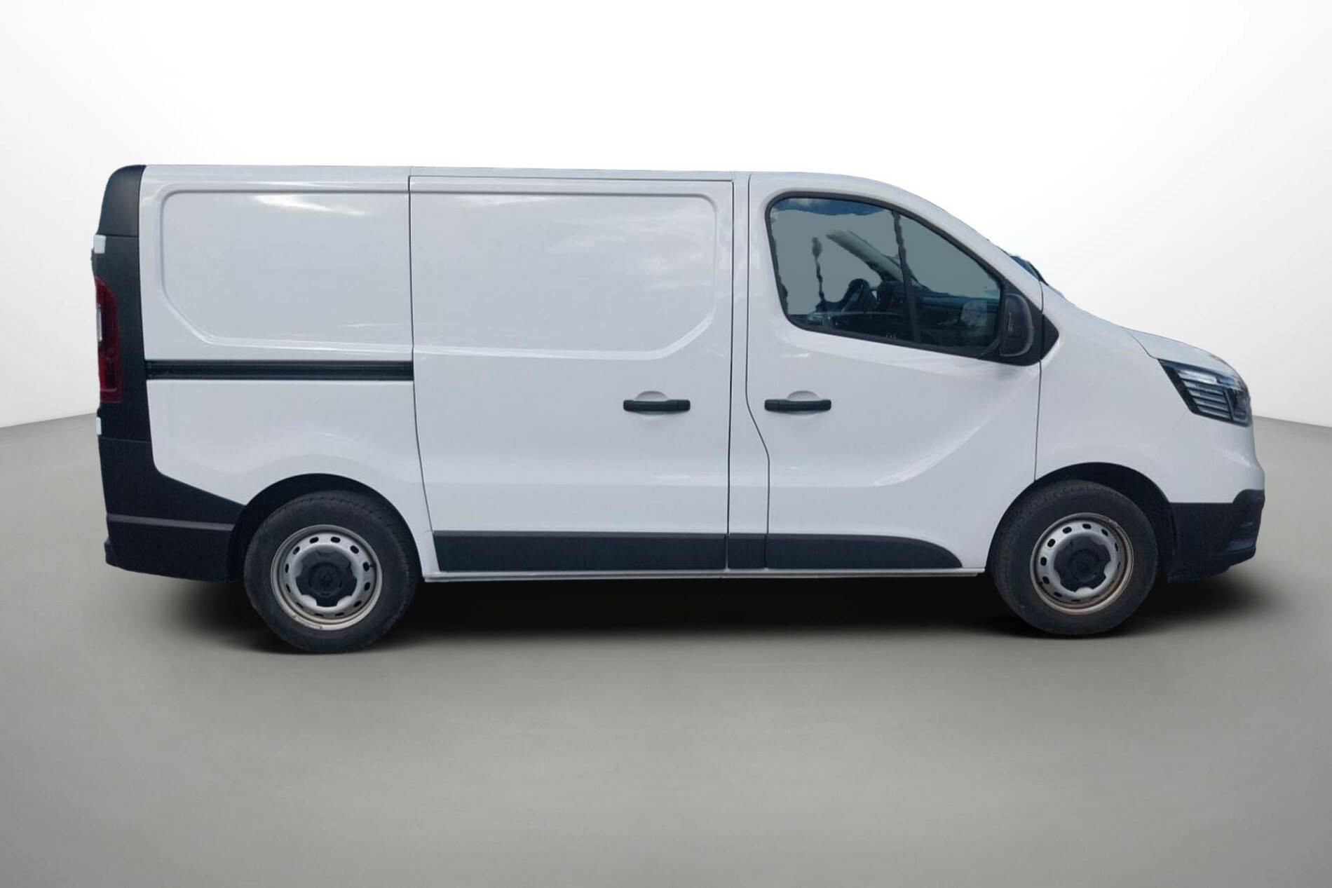Vente en ligne Renault Trafic 3 Fourgon TRAFIC FGN L1H1 3000 KG BLUE DCI 130 au prix de 20 790 €