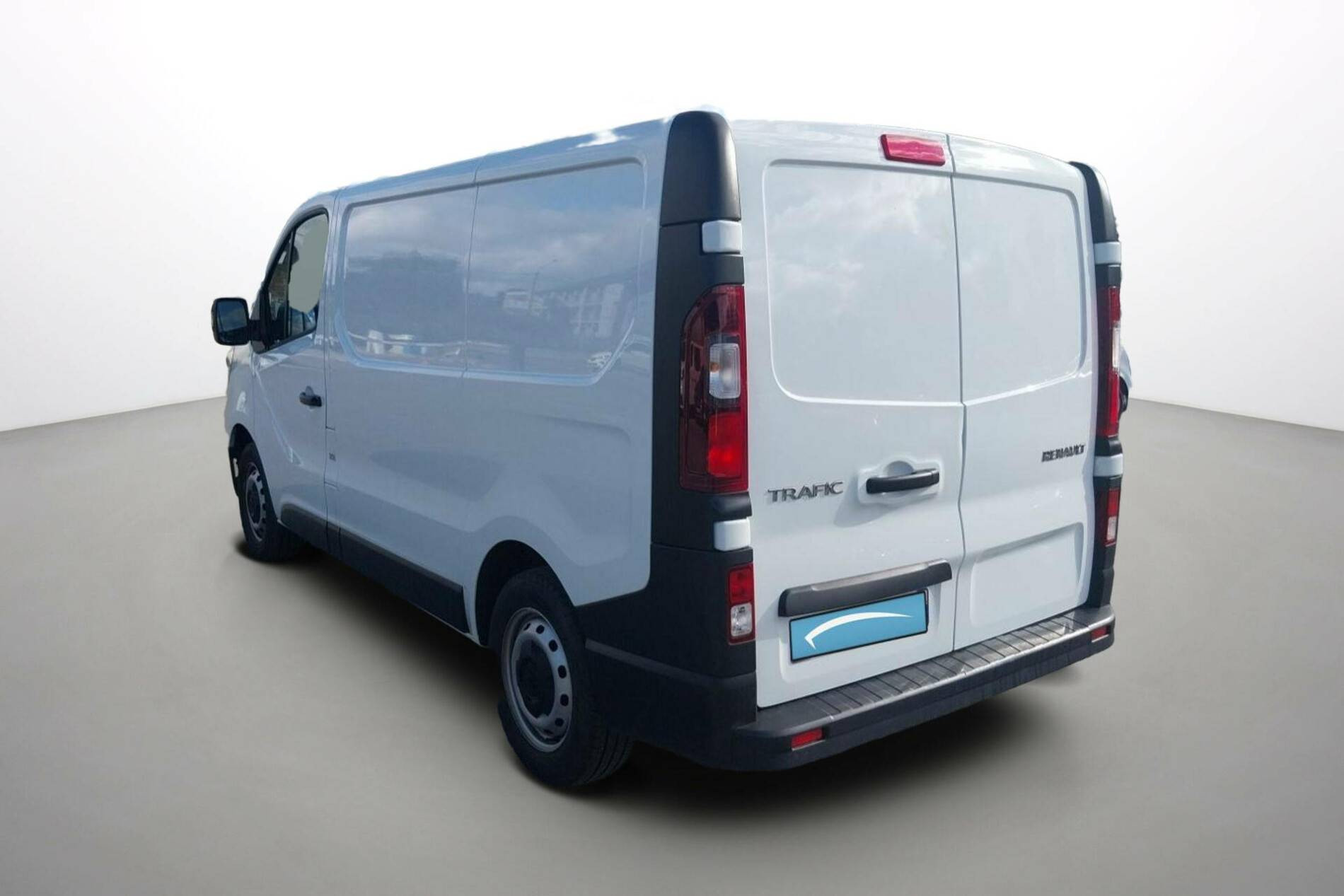 Vente en ligne Renault Trafic 3 Fourgon TRAFIC FGN L1H1 3000 KG BLUE DCI 130 au prix de 20 790 €