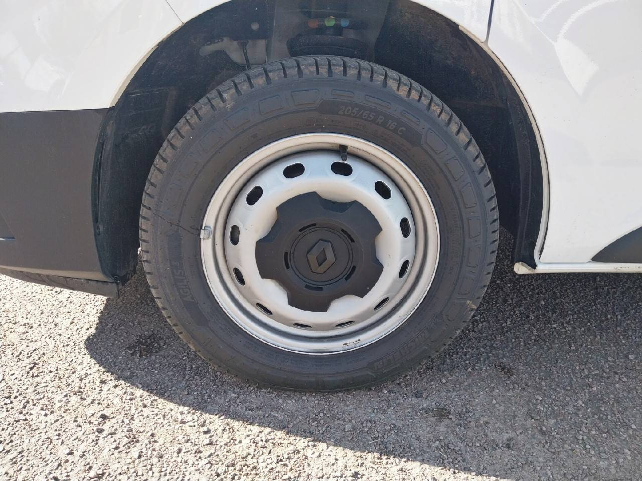 Vente en ligne Renault Trafic 3 Fourgon TRAFIC FGN L2H1 3000 KG BLUE DCI 130 au prix de 24 990 €