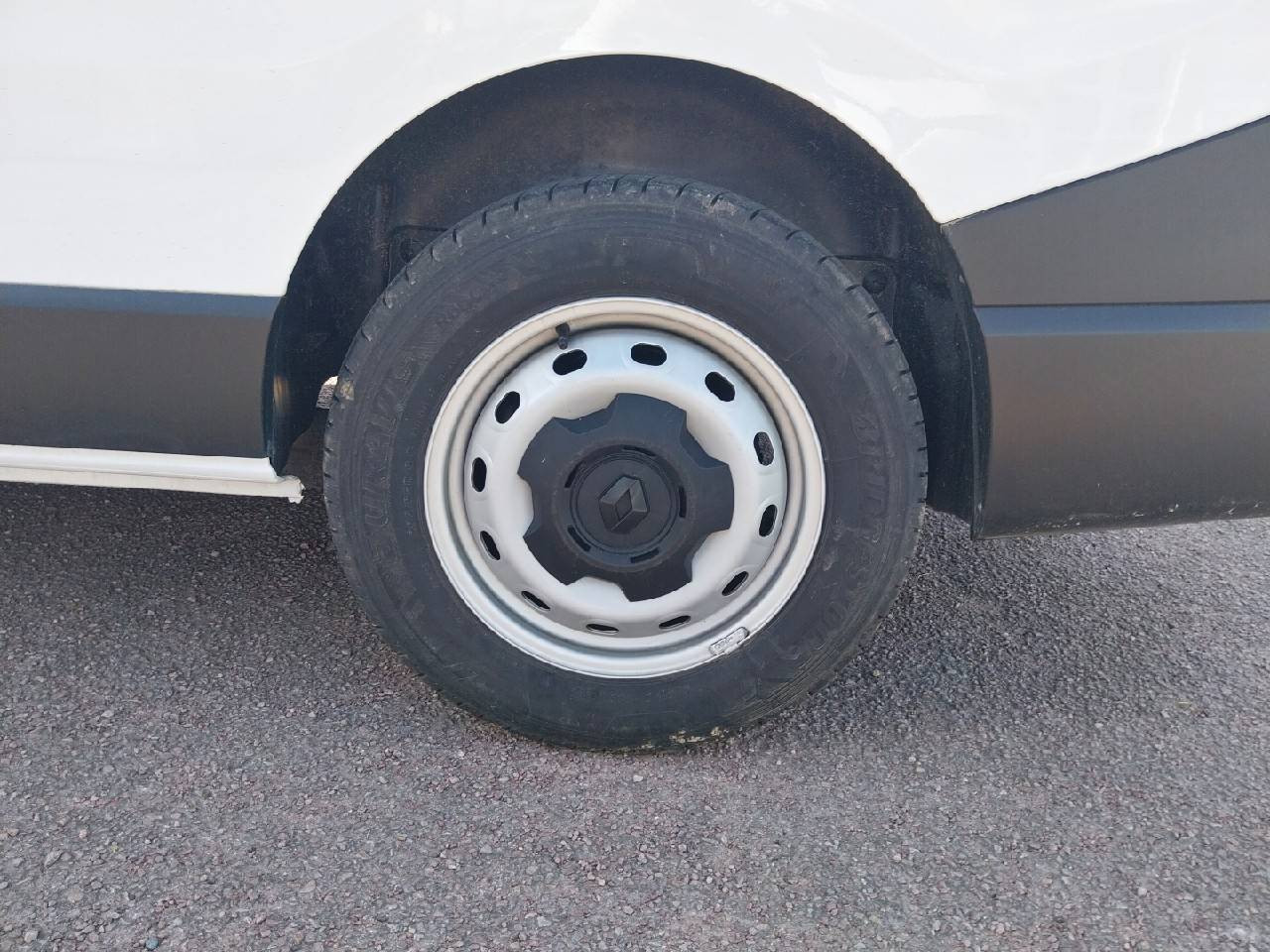 Vente en ligne Renault Trafic 3 Fourgon TRAFIC FGN L2H1 3000 KG BLUE DCI 130 au prix de 24 990 €