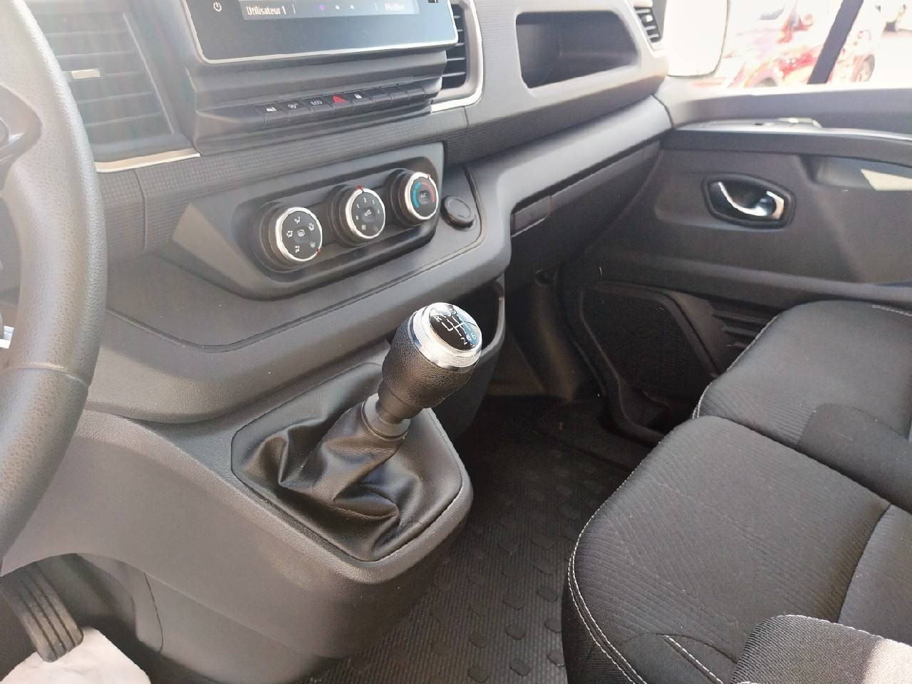 Vente en ligne Renault Trafic 3 Fourgon TRAFIC FGN L2H1 3000 KG BLUE DCI 130 au prix de 24 990 €