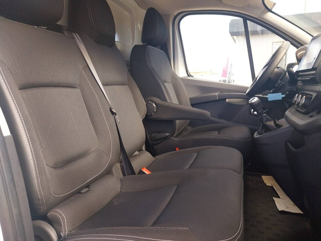 Vente en ligne Renault Trafic 3 Fourgon TRAFIC FGN L2H1 3000 KG BLUE DCI 130 au prix de 24 990 €