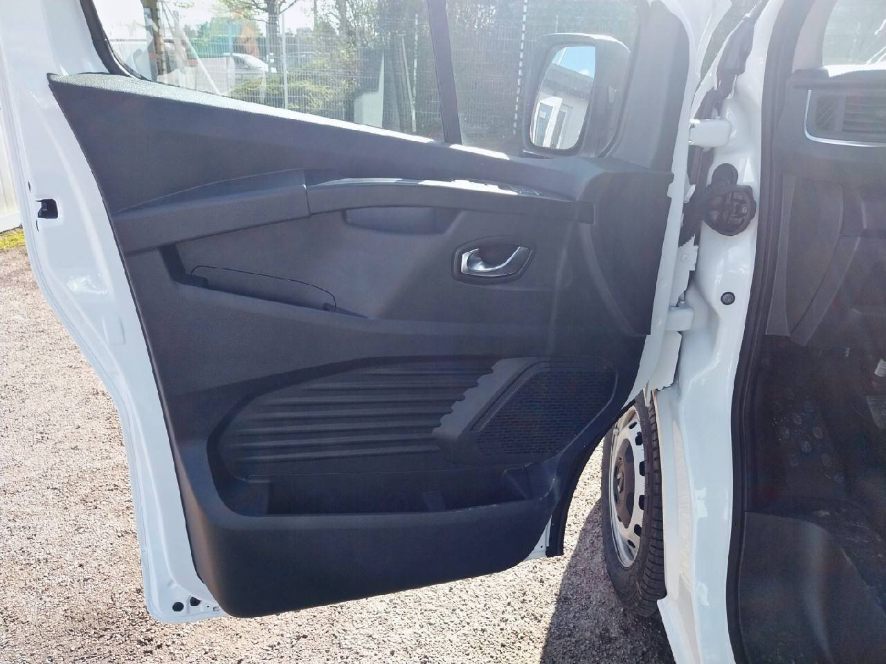 Vente en ligne Renault Trafic 3 Fourgon TRAFIC FGN L2H1 3000 KG BLUE DCI 130 au prix de 24 990 €