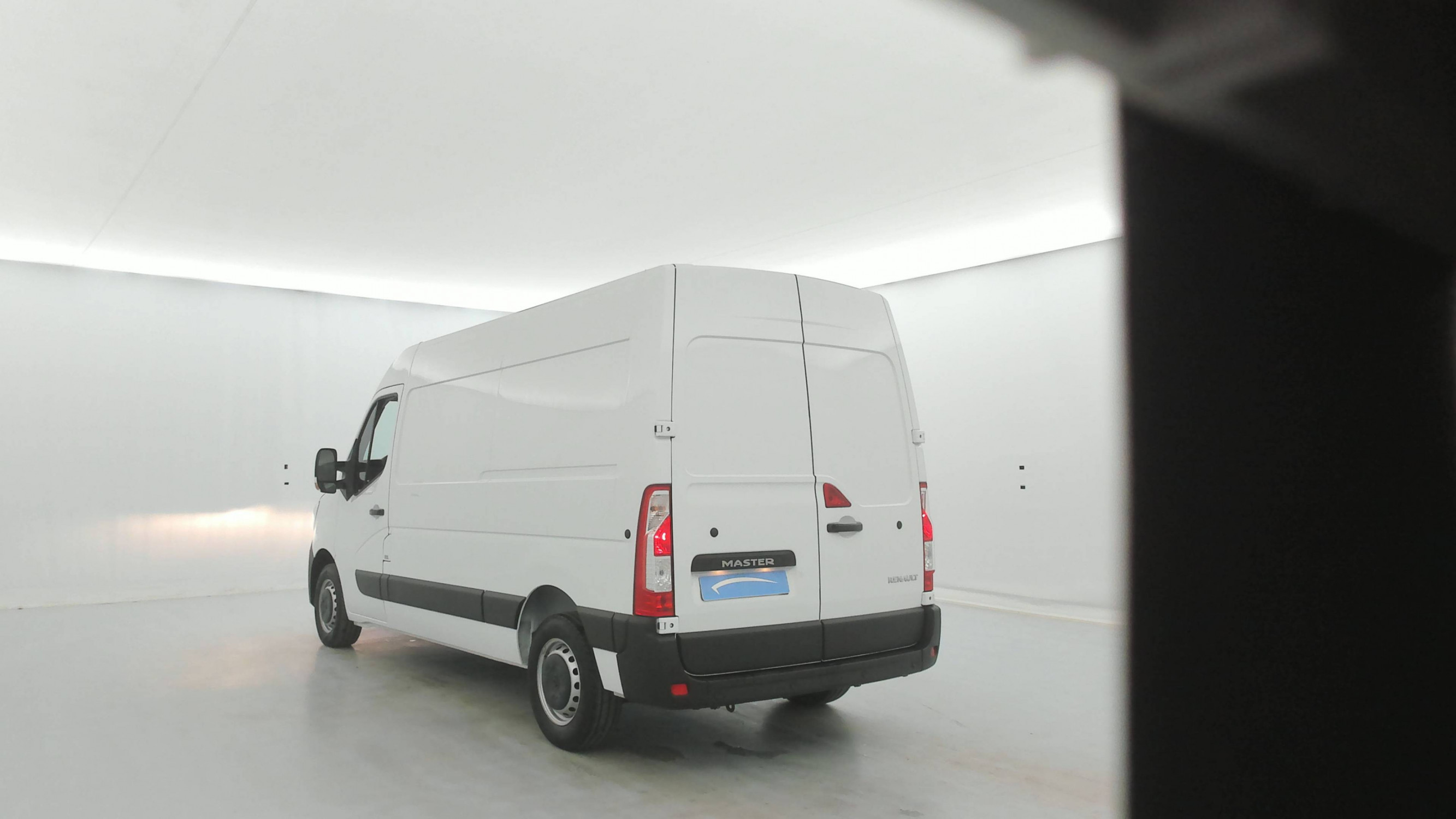 Vente en ligne Renault Master Fourgon MASTER FGN TRAC F3500 L2H2 BLUE DCI 135 au prix de 28 990 €