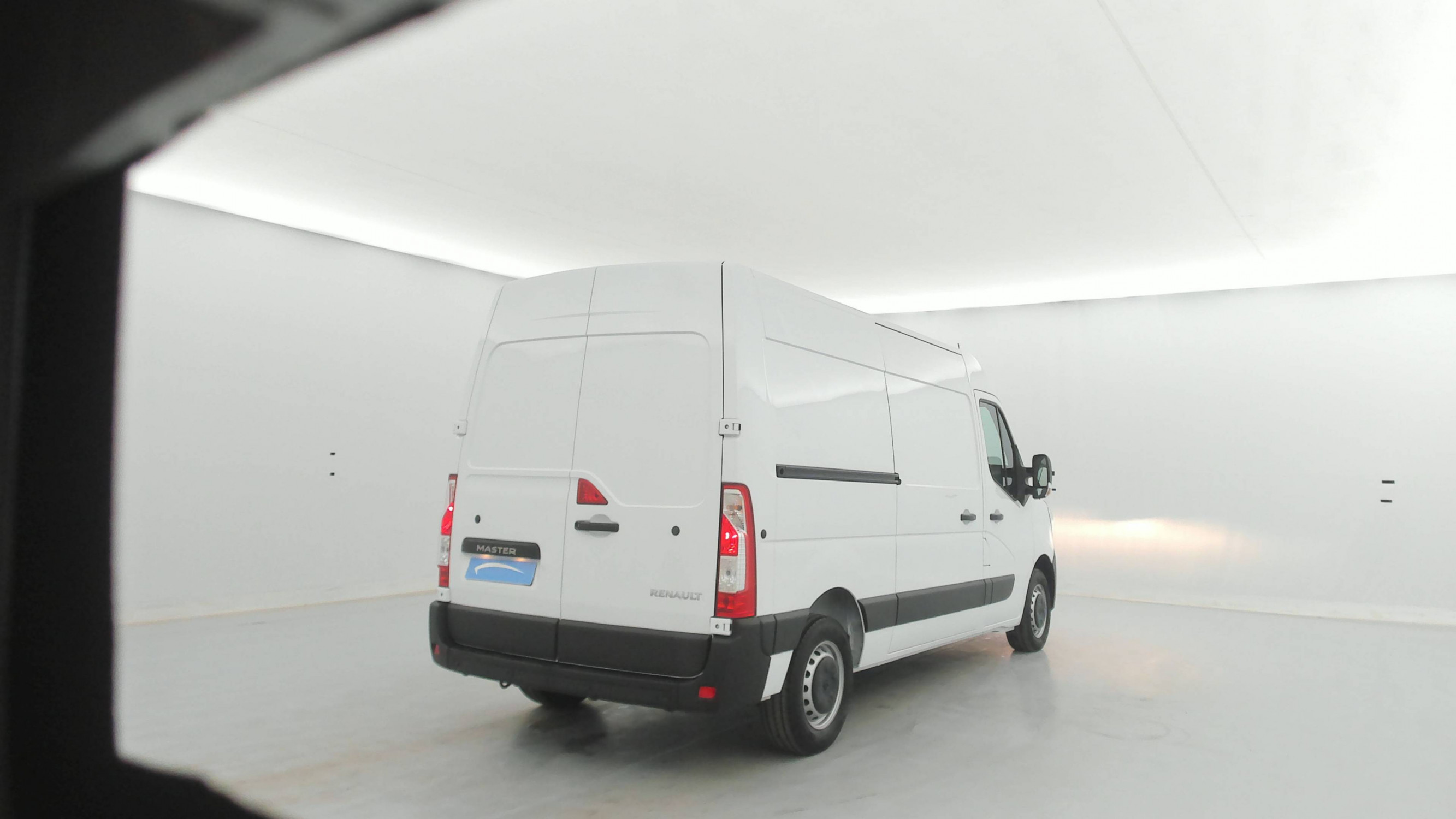 Vente en ligne Renault Master Fourgon MASTER FGN TRAC F3500 L2H2 BLUE DCI 135 au prix de 28 990 €