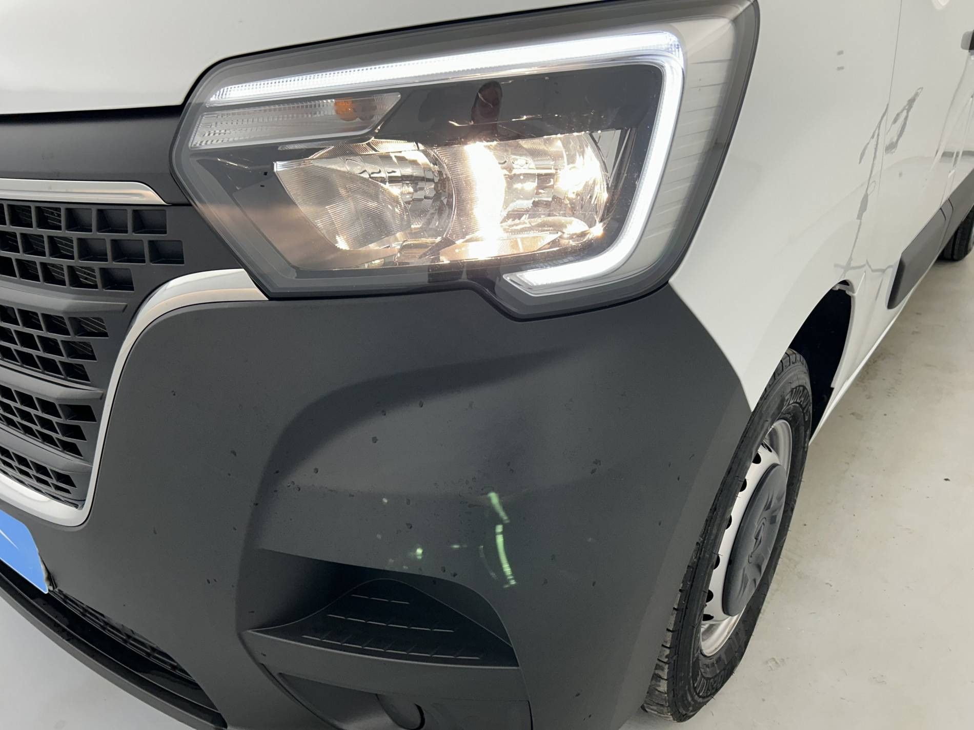 Vente en ligne Renault Master Fourgon MASTER FGN TRAC F3500 L2H2 BLUE DCI 135 au prix de 28 990 €