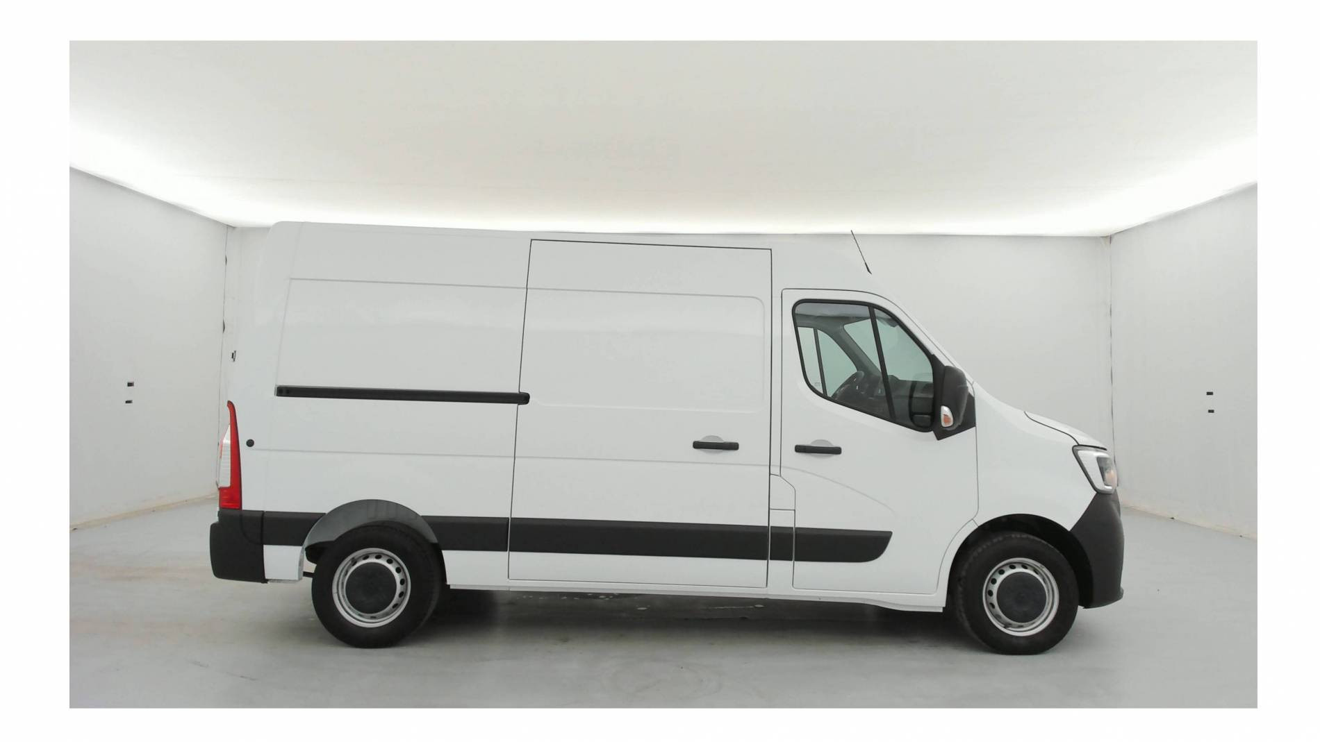 Vente en ligne Renault Master Fourgon MASTER FGN TRAC F3500 L2H2 BLUE DCI 135 au prix de 28 990 €