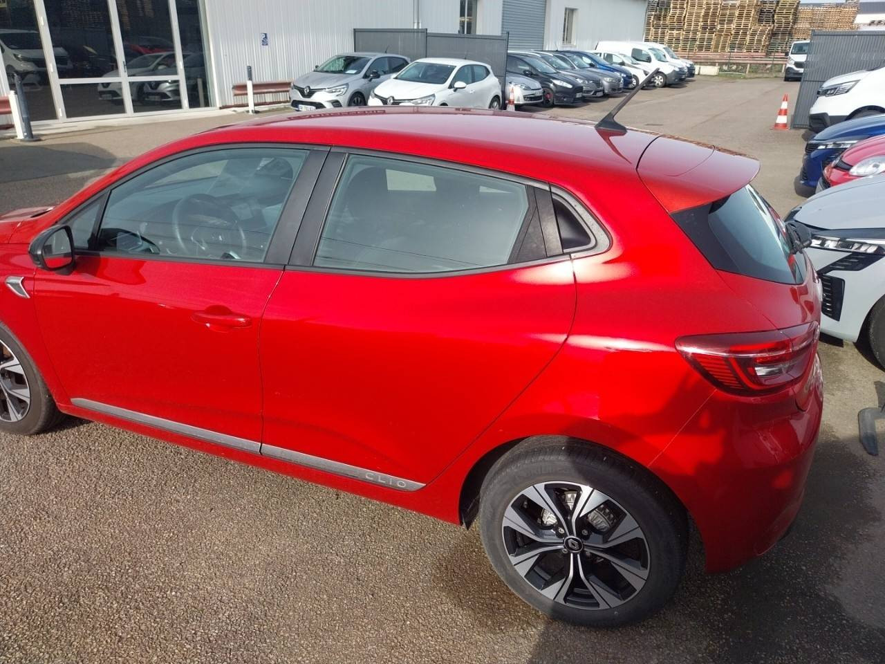 Vente en ligne Renault Clio 5 Clio TCe 90 - 21N au prix de 14 990 €
