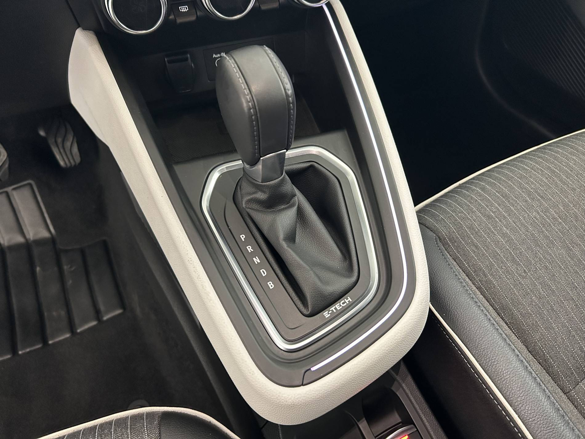 Vente en ligne Renault Clio 5 Clio E-Tech 140 - 21N au prix de 16 590 €