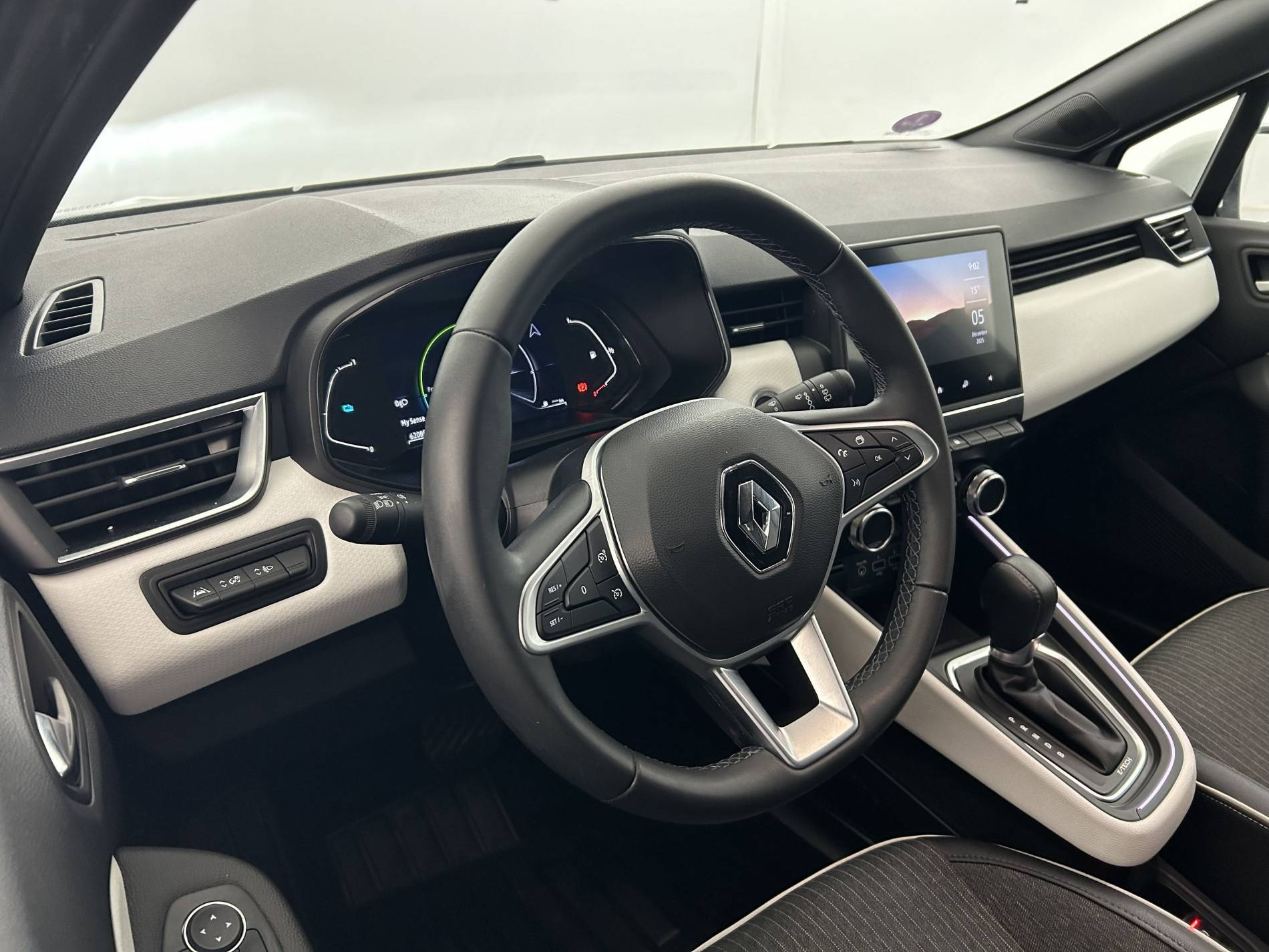 Vente en ligne Renault Clio 5 Clio E-Tech 140 - 21N au prix de 16 590 €