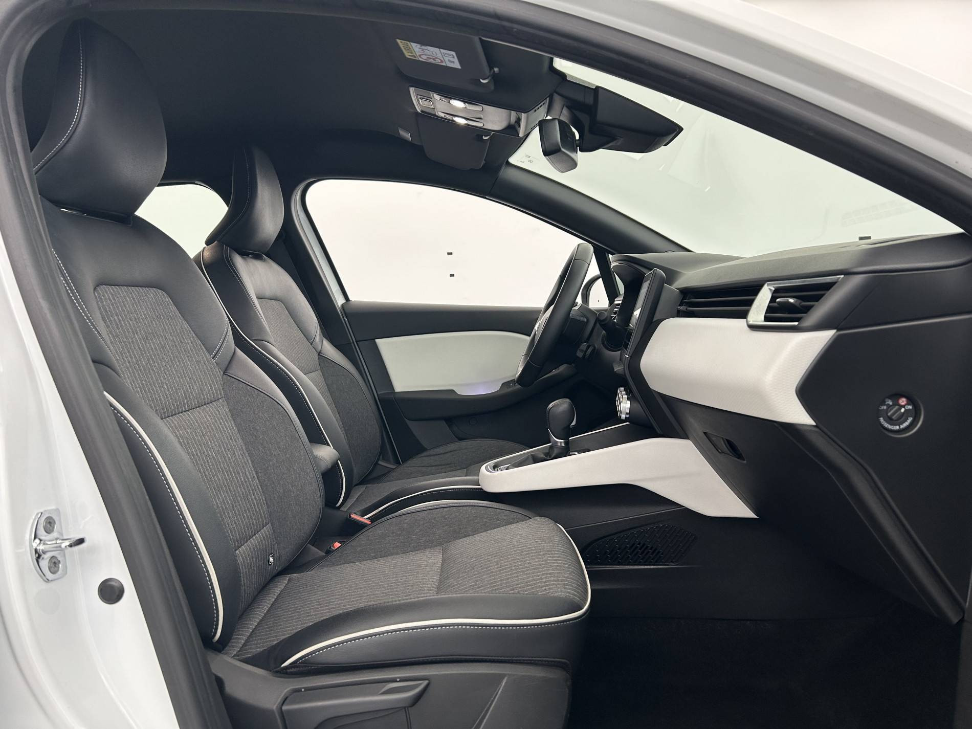 Vente en ligne Renault Clio 5 Clio E-Tech 140 - 21N au prix de 16 590 €