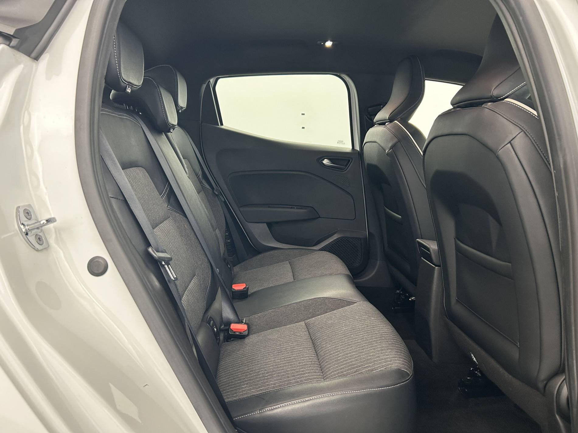 Vente en ligne Renault Clio 5 Clio E-Tech 140 - 21N au prix de 16 590 €