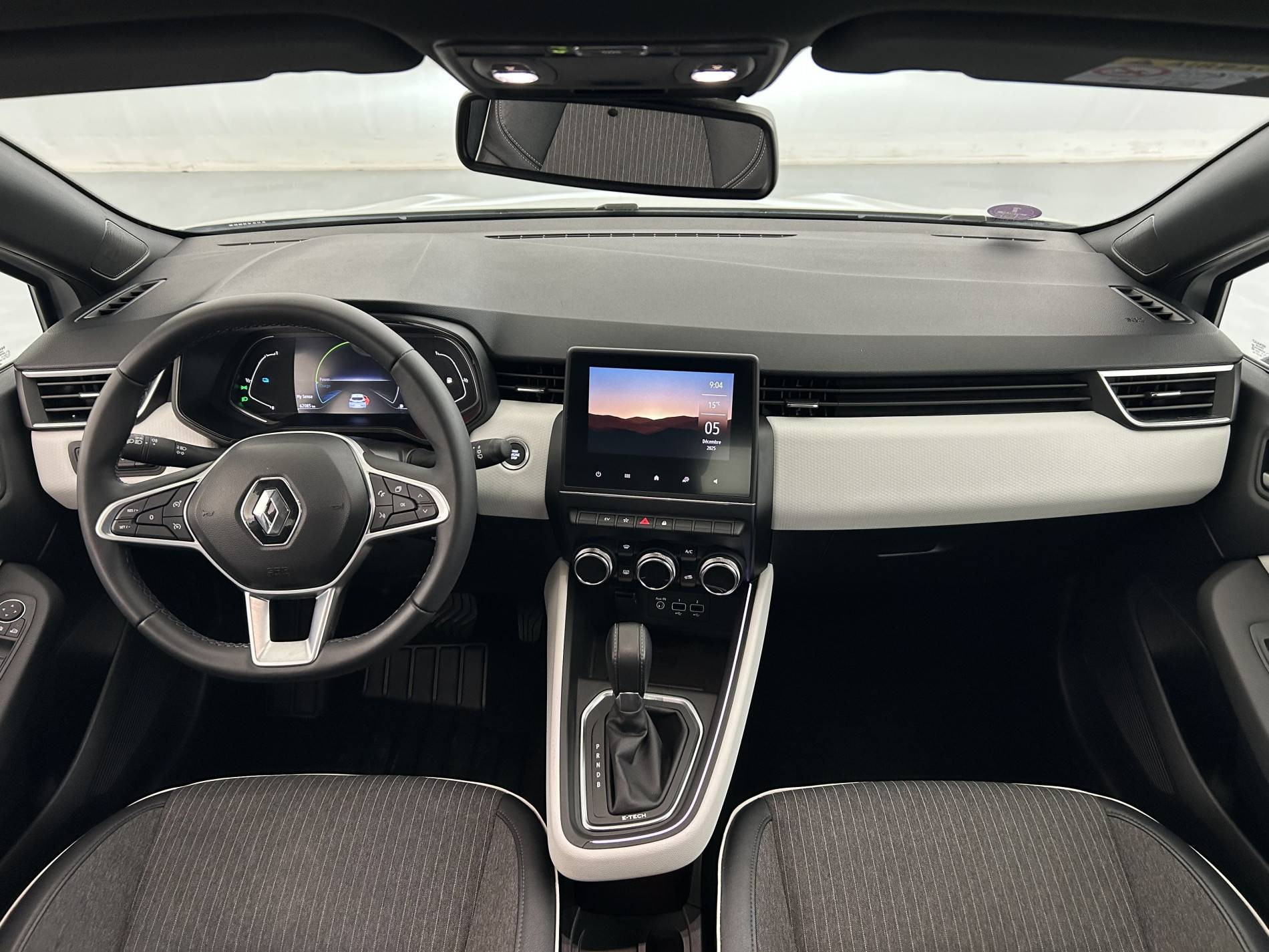 Vente en ligne Renault Clio 5 Clio E-Tech 140 - 21N au prix de 16 590 €