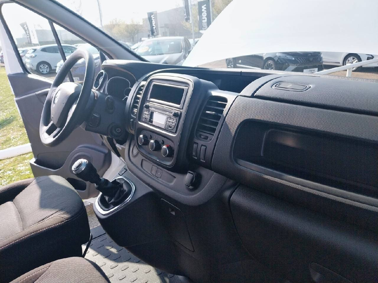 Vente en ligne Renault Trafic 3 Fourgon TRAFIC FGN L2H1 1300 KG DCI 120 au prix de 20 990 €