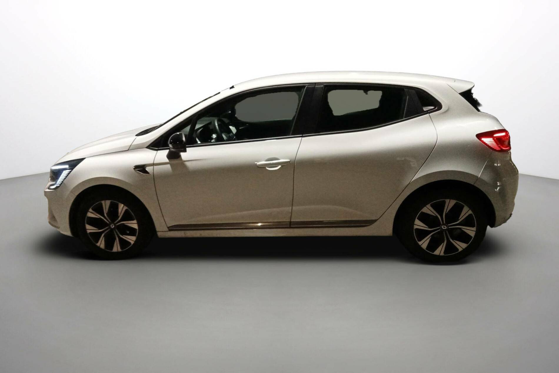 Vente en ligne Renault Clio 5 Clio TCe 90 - 21N au prix de 14 990 €