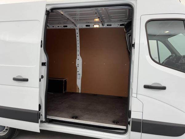 Vente en ligne Renault Master Fourgon MASTER FGN TRAC F3500 L2H2 BLUE DCI 135 au prix de 25 990 €