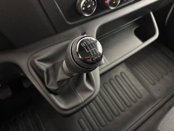 Vente en ligne Renault Master Fourgon MASTER FGN TRAC F3500 L2H2 BLUE DCI 135 au prix de 25 990 €
