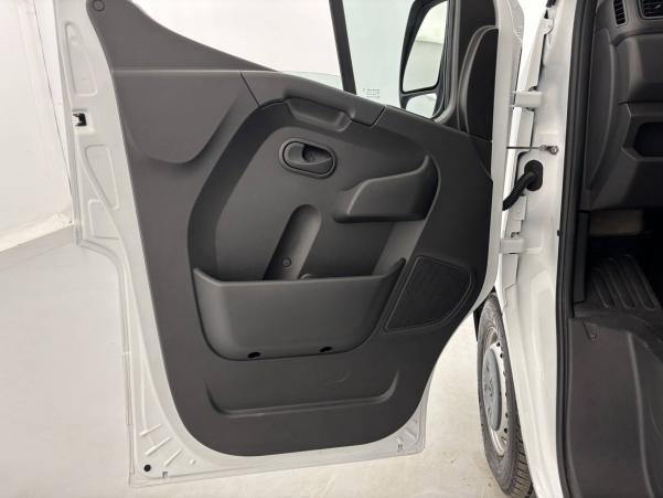 Vente en ligne Renault Master Fourgon MASTER FGN TRAC F3500 L2H2 BLUE DCI 135 au prix de 25 990 €