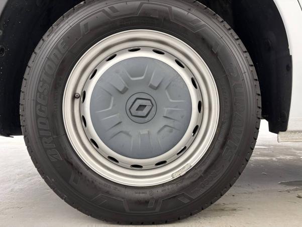 Vente en ligne Renault Master Fourgon MASTER FGN TRAC F3500 L2H2 BLUE DCI 135 au prix de 25 990 €