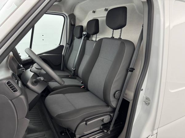 Vente en ligne Renault Master Fourgon MASTER FGN TRAC F3500 L2H2 BLUE DCI 135 au prix de 25 990 €