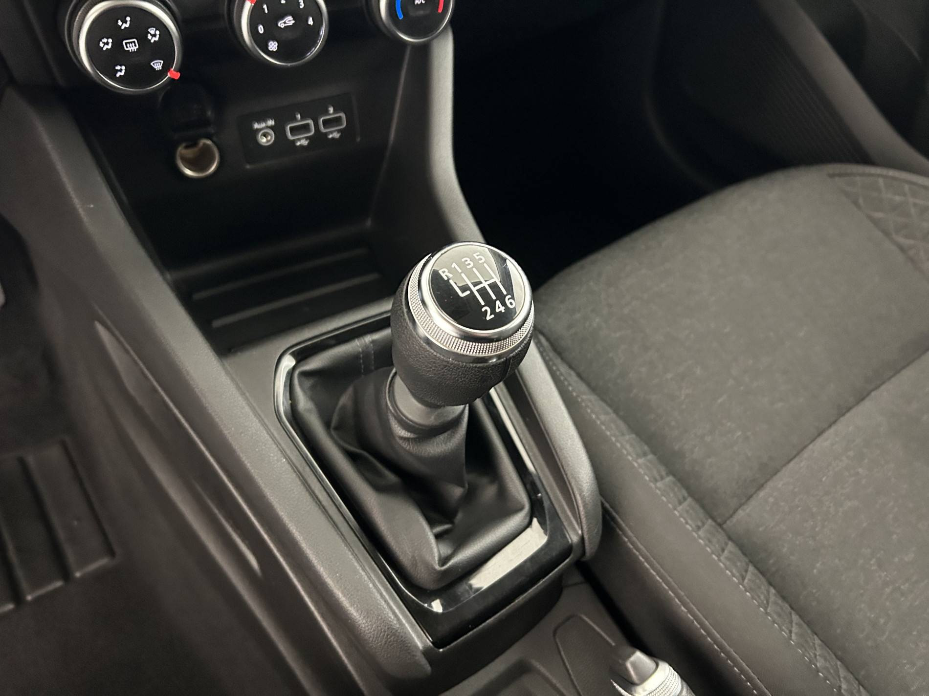 Vente en ligne Renault Clio 5 Clio TCe 90 - 21N au prix de 13 990 €