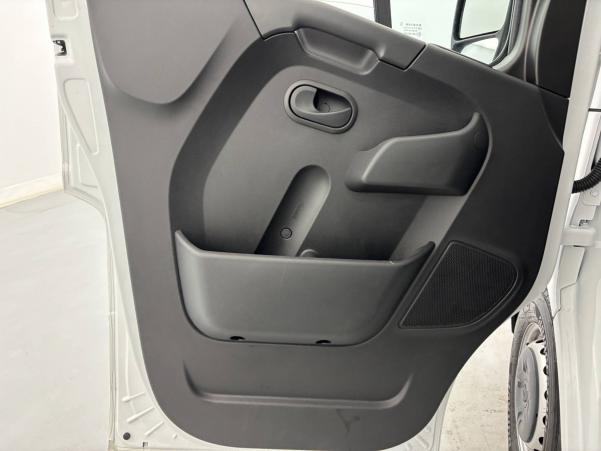 Vente en ligne Renault Master Fourgon MASTER FGN TRAC F3500 L2H2 BLUE DCI 135 au prix de 27 990 €