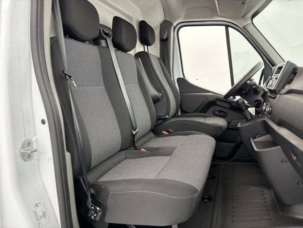 Vente en ligne Renault Master Fourgon MASTER FGN TRAC F3500 L2H2 BLUE DCI 135 au prix de 27 990 €