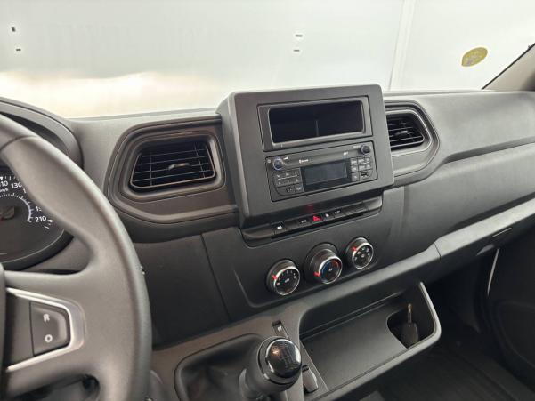 Vente en ligne Renault Master Fourgon MASTER FGN TRAC F3500 L2H2 BLUE DCI 135 au prix de 27 990 €