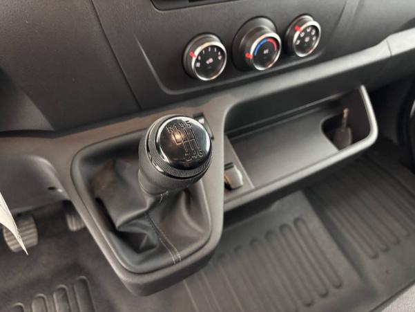 Vente en ligne Renault Master Fourgon MASTER FGN TRAC F3500 L2H2 BLUE DCI 135 au prix de 27 990 €