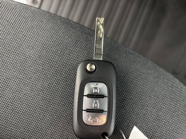 Vente en ligne Renault Master Fourgon MASTER FGN TRAC F3500 L2H2 BLUE DCI 135 au prix de 27 990 €