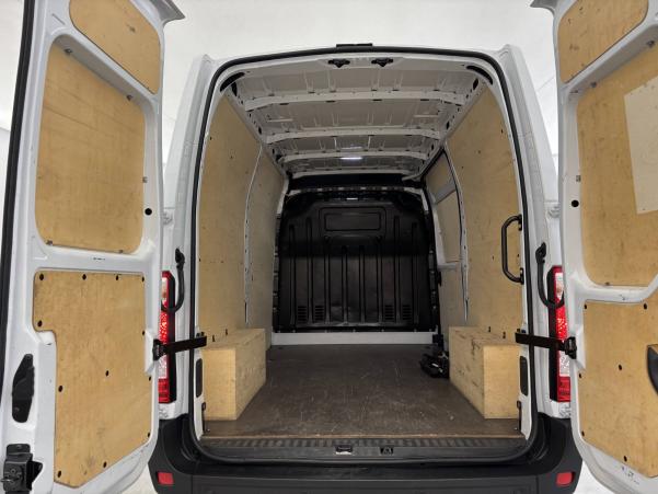 Vente en ligne Renault Master Fourgon MASTER FGN TRAC F3500 L2H2 BLUE DCI 135 au prix de 27 990 €