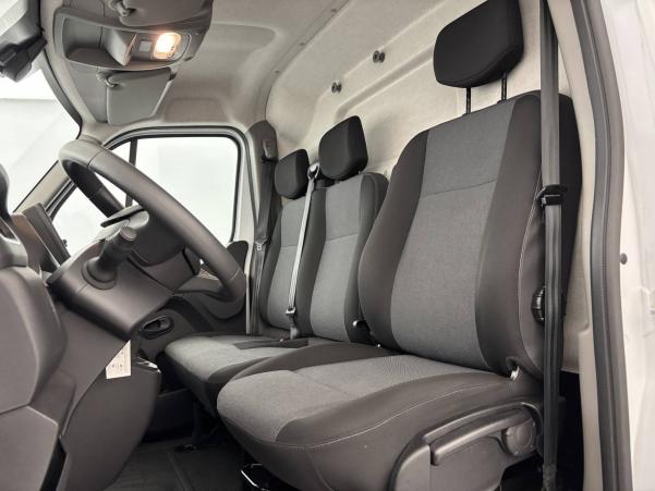 Vente en ligne Renault Master Fourgon MASTER FGN TRAC F3500 L2H2 BLUE DCI 135 au prix de 27 990 €
