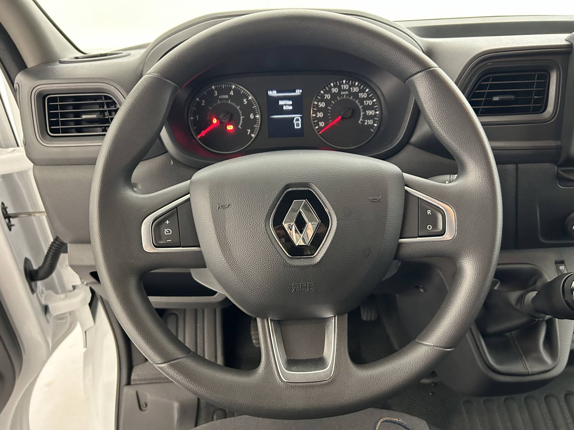 Vente en ligne Renault Master Fourgon MASTER FGN TRAC F3500 L2H2 BLUE DCI 135 au prix de 25 490 €