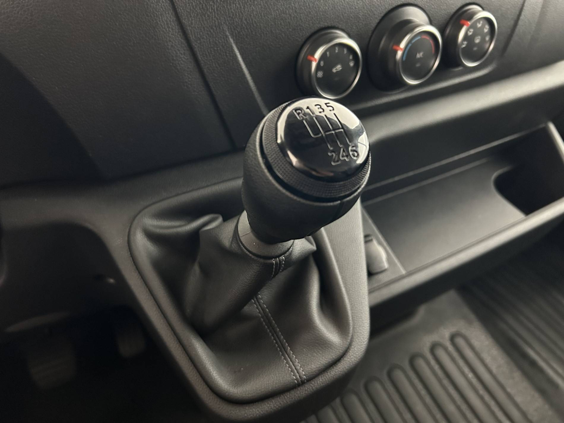 Vente en ligne Renault Master Fourgon MASTER FGN TRAC F3500 L2H2 BLUE DCI 135 au prix de 25 490 €