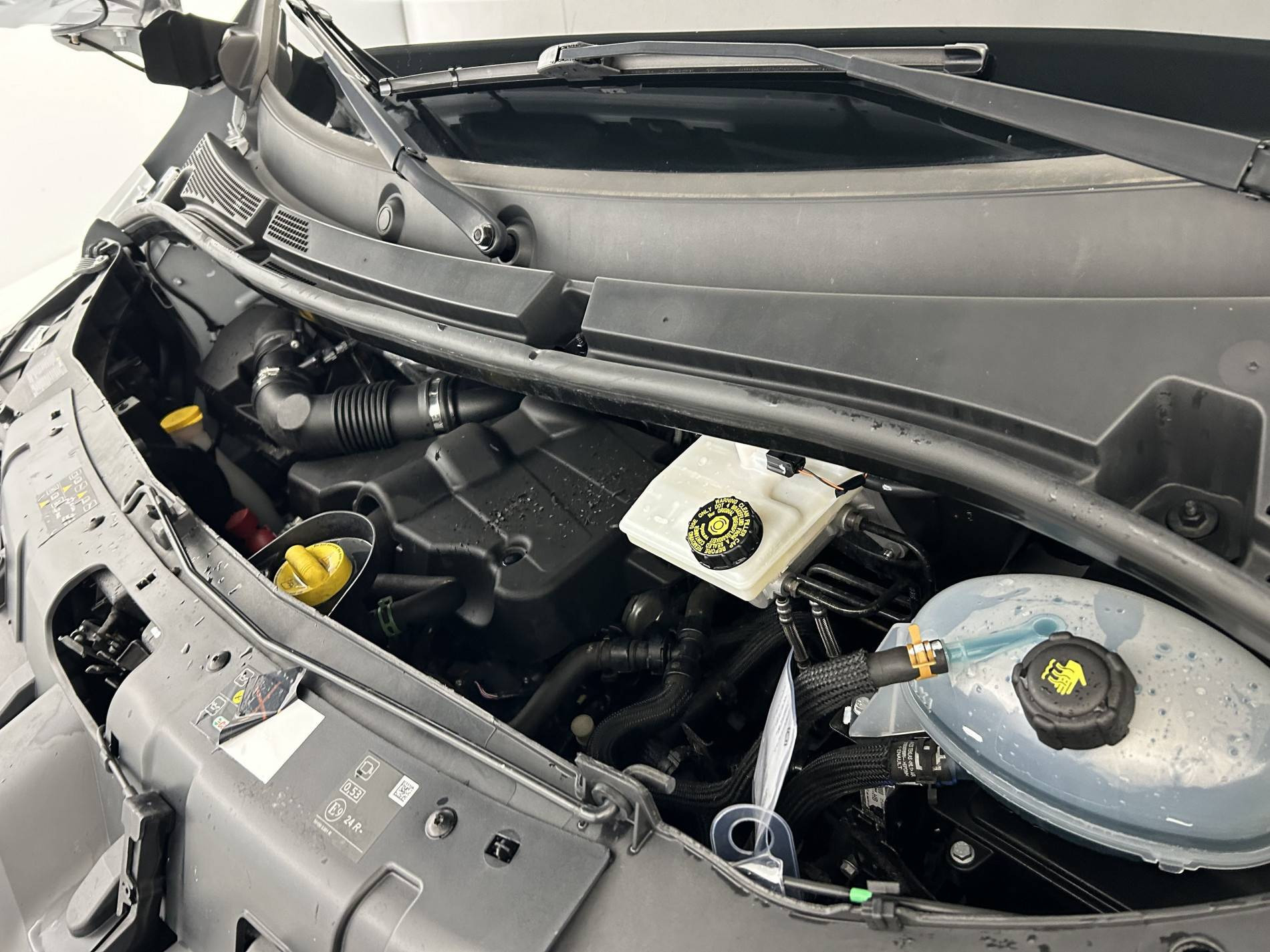 Vente en ligne Renault Master Fourgon MASTER FGN TRAC F3500 L2H2 BLUE DCI 135 au prix de 25 490 €