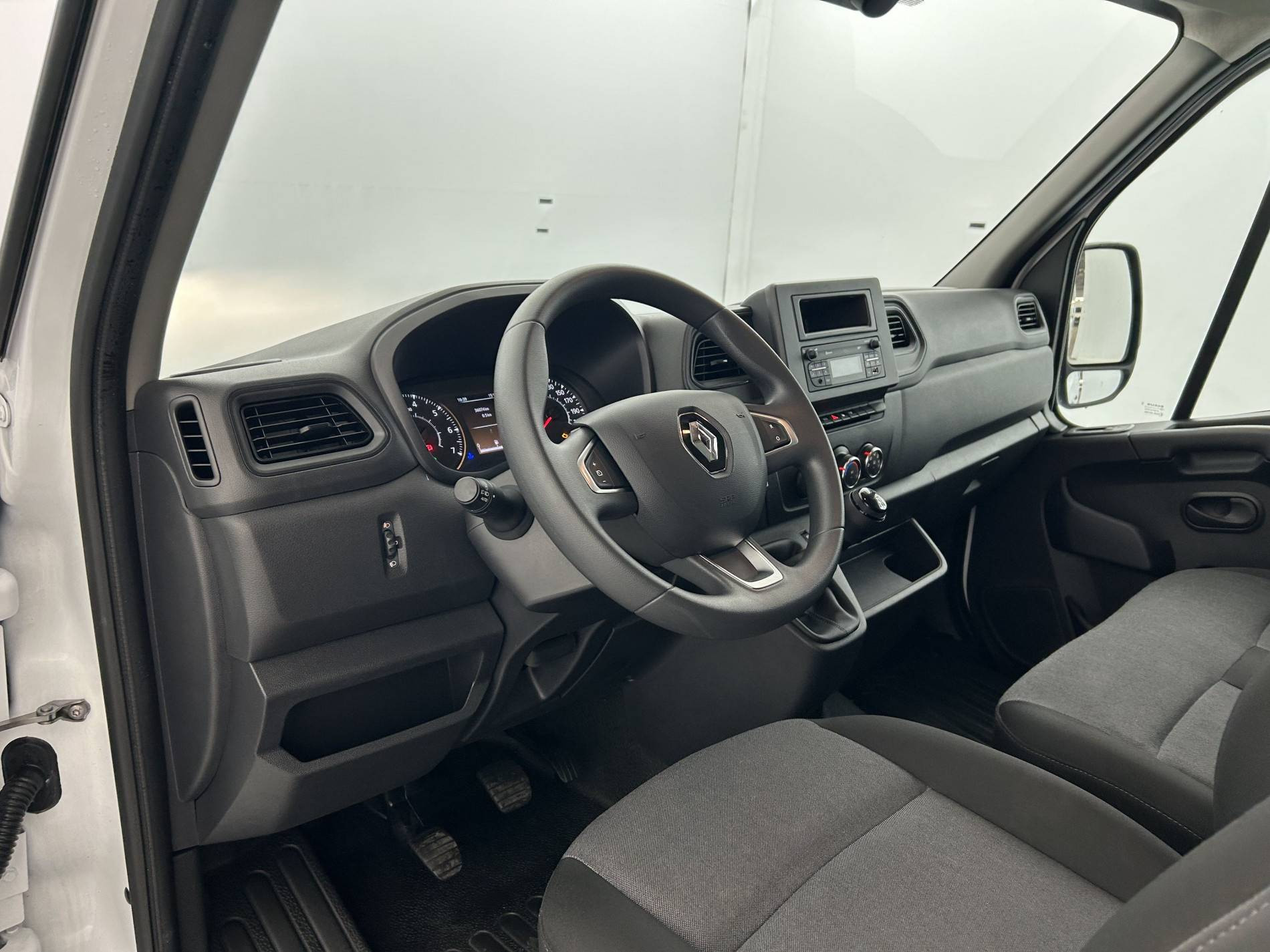 Vente en ligne Renault Master Fourgon MASTER FGN TRAC F3500 L2H2 BLUE DCI 135 au prix de 25 490 €