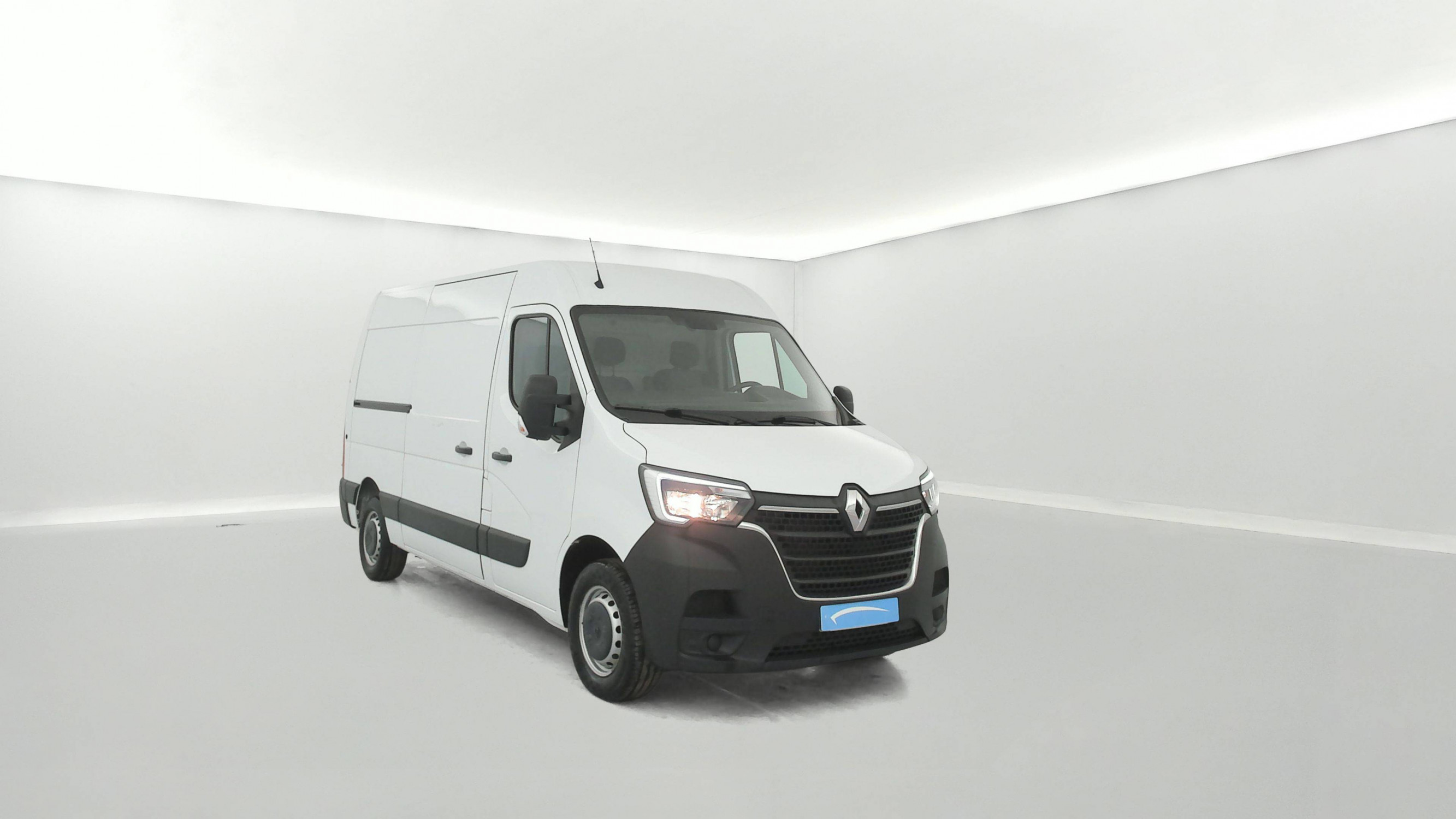 Vente en ligne Renault Master Fourgon MASTER FGN TRAC F3500 L2H2 BLUE DCI 135 au prix de 25 490 €