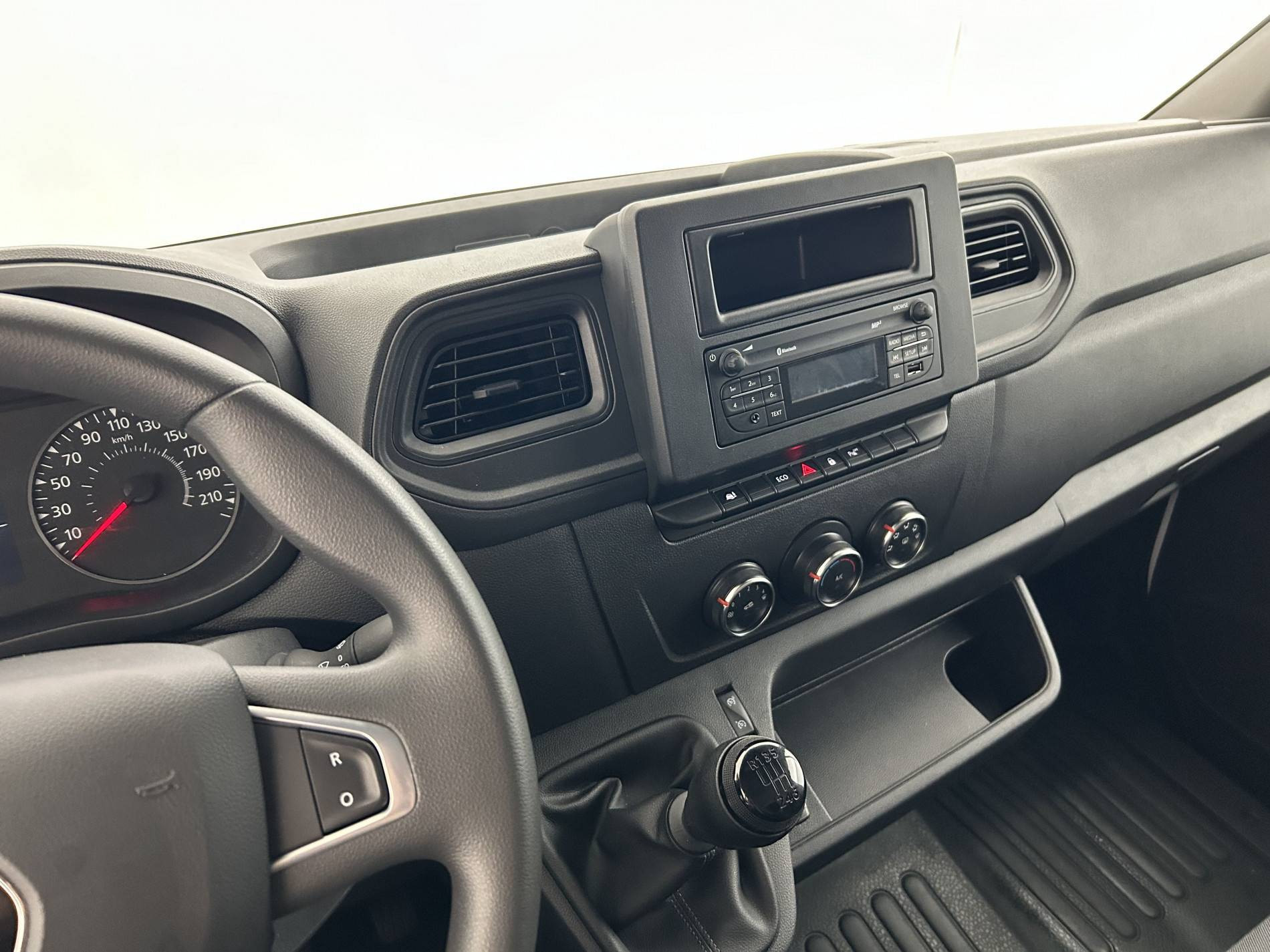 Vente en ligne Renault Master Fourgon MASTER FGN TRAC F3500 L2H2 BLUE DCI 135 au prix de 25 490 €