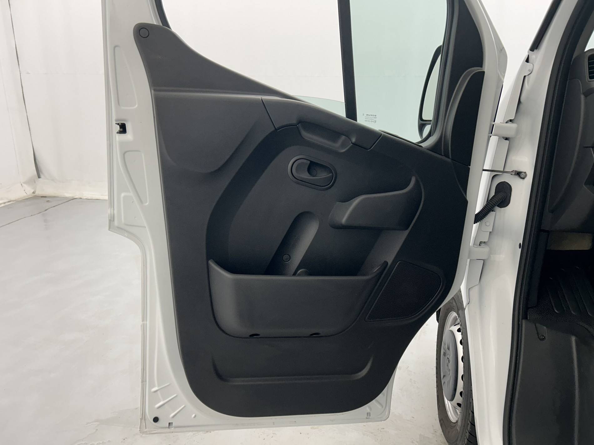 Vente en ligne Renault Master 3 Châssis Cabine MASTER PHC TRAC F3500 L3H1 BLUE DCI 145 EURO VI au prix de 32 990 €