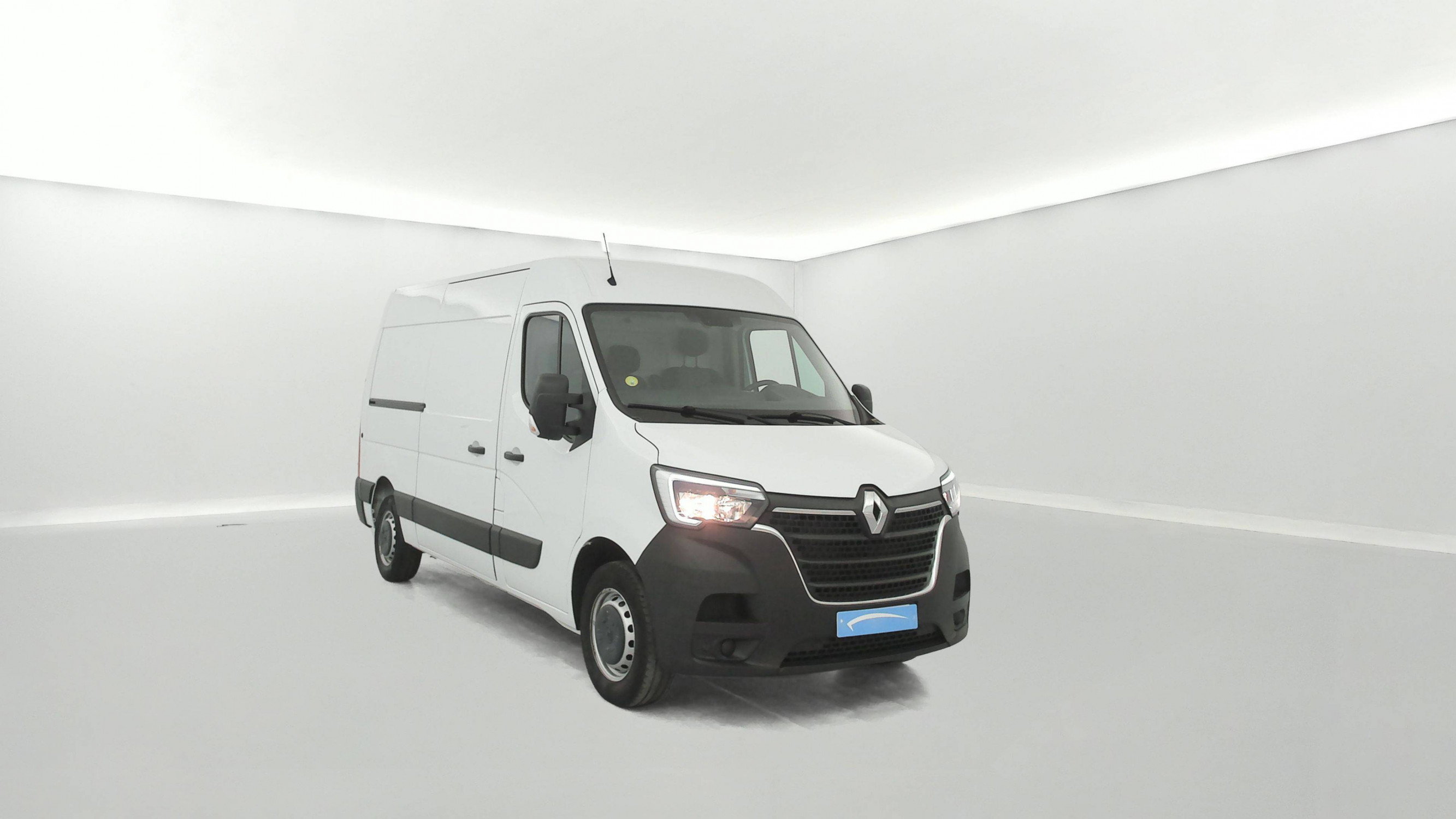 Vente en ligne Renault Master Fourgon MASTER FGN TRAC F3500 L2H2 BLUE DCI 135 au prix de 27 390 €