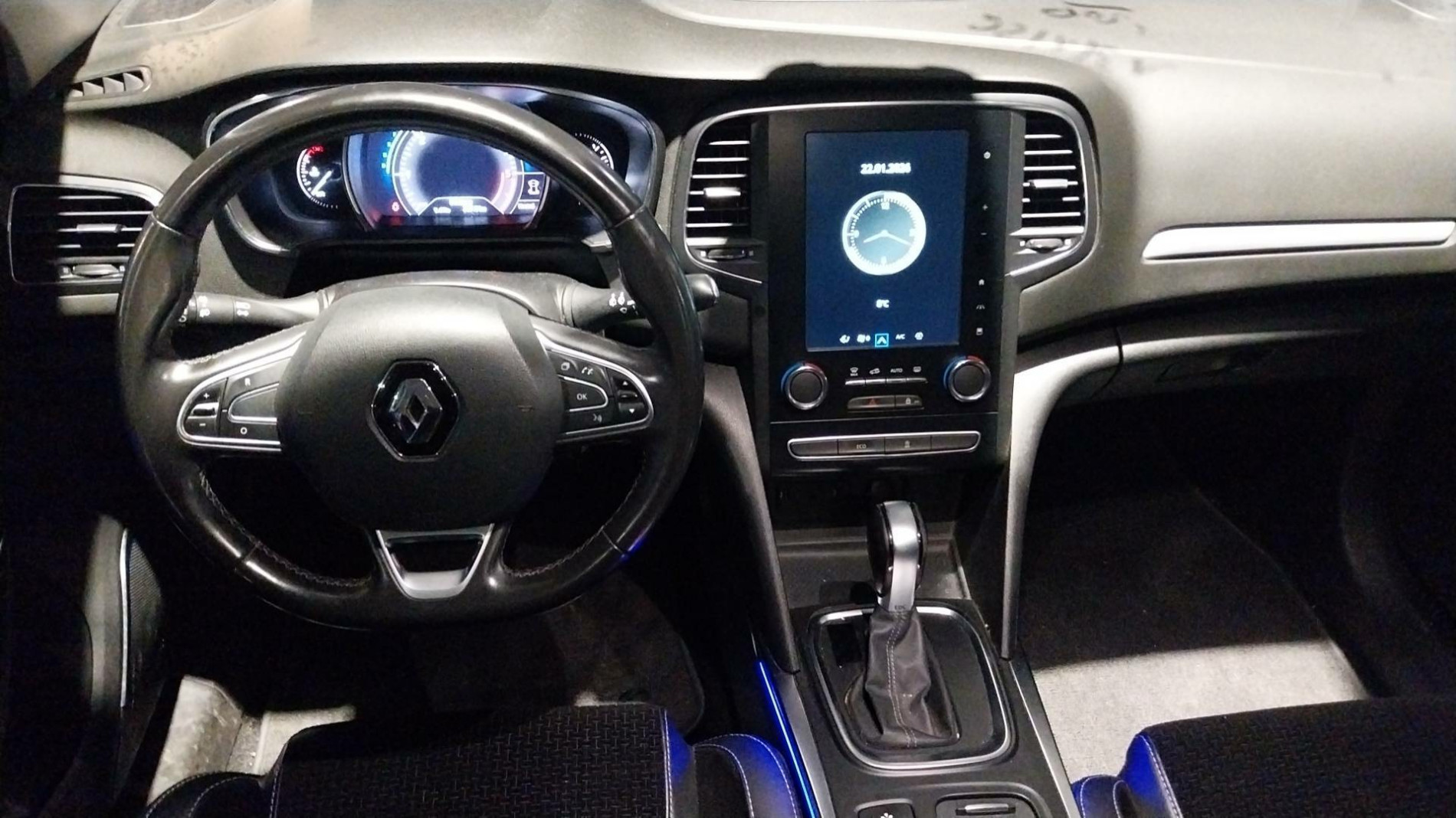 Vente en ligne Renault Megane 4 Mégane IV Berline Blue dCi 115 EDC au prix de 14 990 €