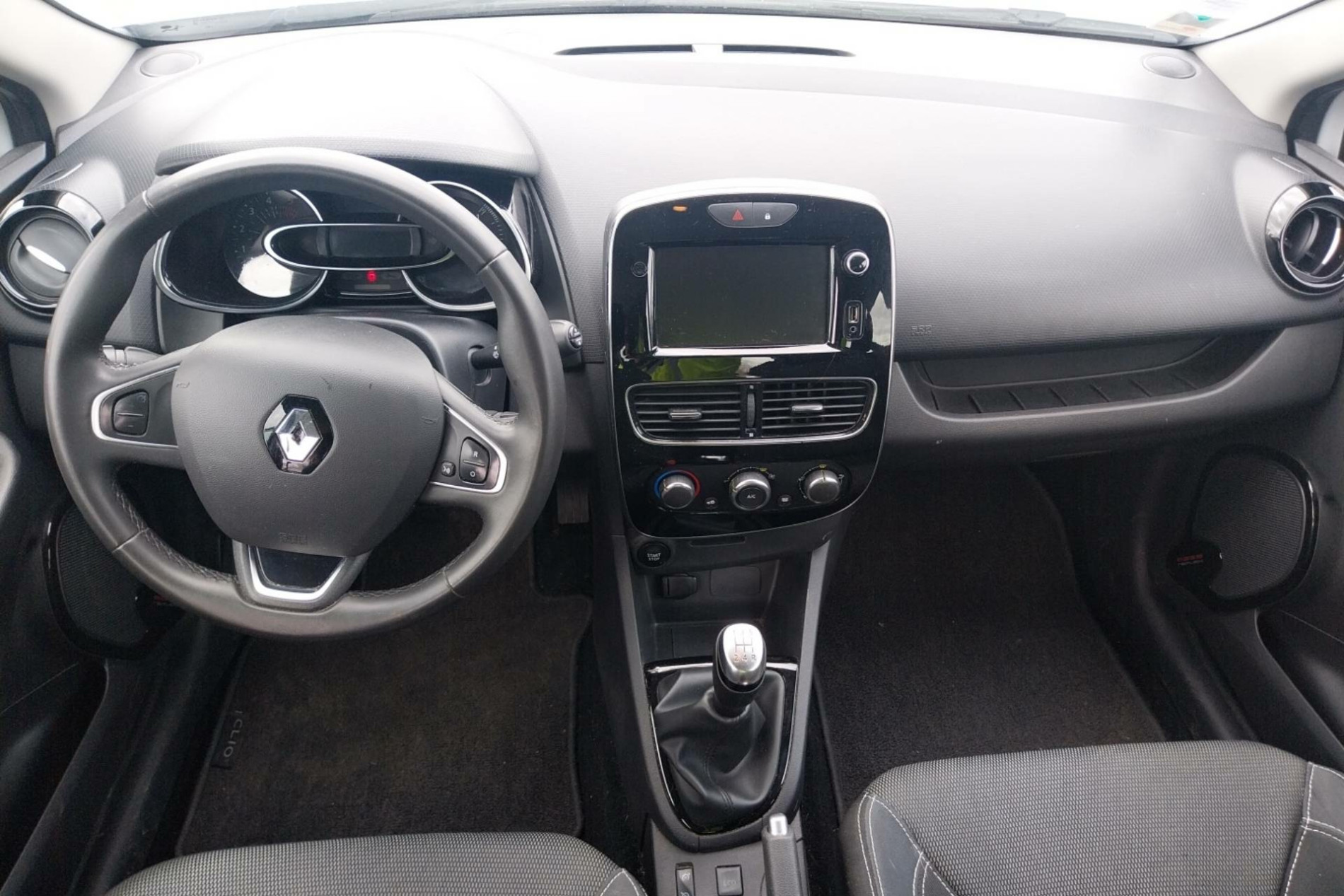 Vente en ligne Renault Clio 4 Clio dCi 75 E6C au prix de 10 490 €