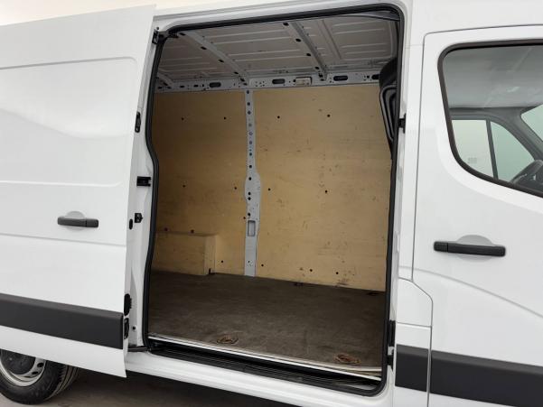 Vente en ligne Renault Master 3 Fourgon MASTER FGN TRAC F3500 L2H2 DCI 135 au prix de 25 990 €