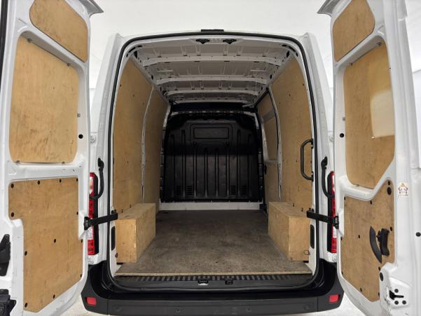 Vente en ligne Renault Master 3 Fourgon MASTER FGN TRAC F3500 L2H2 DCI 135 au prix de 25 990 €