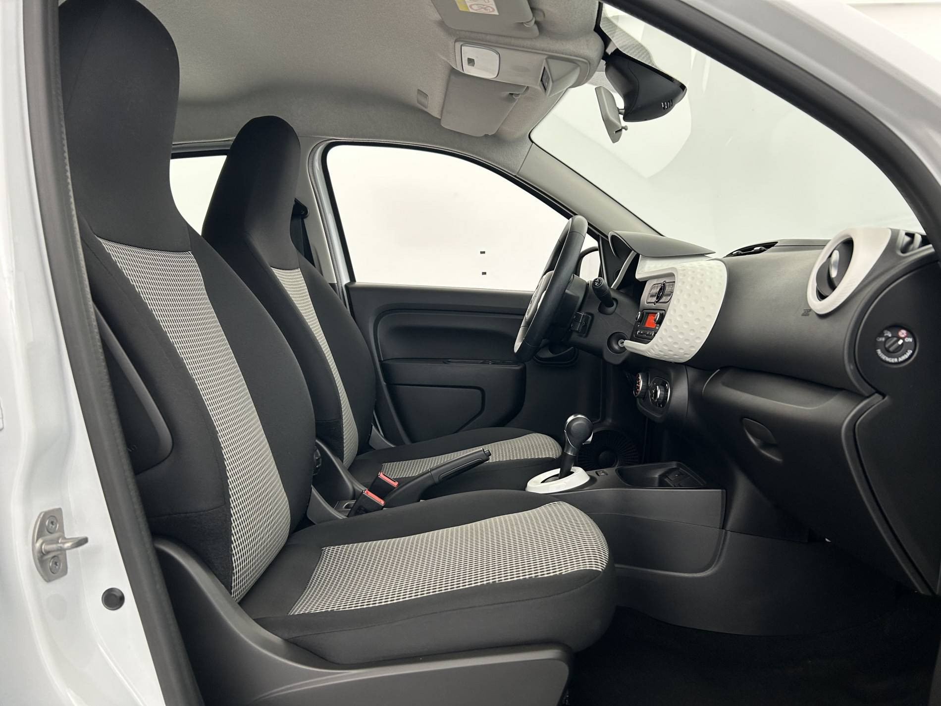 Vente en ligne Renault Twingo Electrique Twingo III E-Tech au prix de 10 990 €