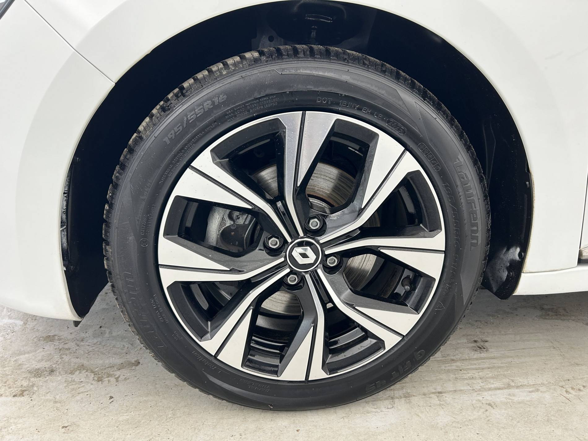 Vente en ligne Renault Clio 5 CLIO SOCIETE BLUE DCI 100 au prix de 15 490 €